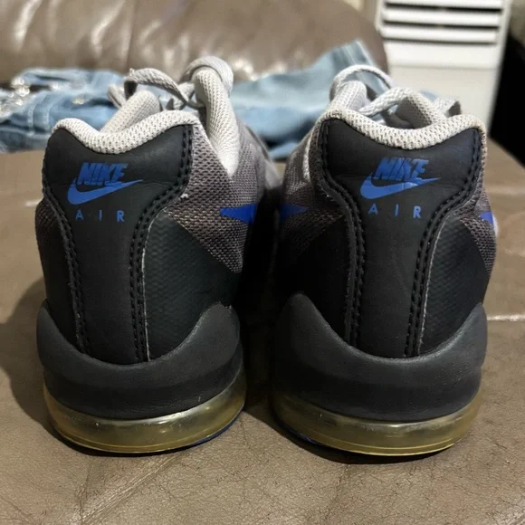 🎊 SOLD 🎊 Nike 4.5/Children youth Sneakers in Gray&Black with Blue Accents - Picture 6 of 9